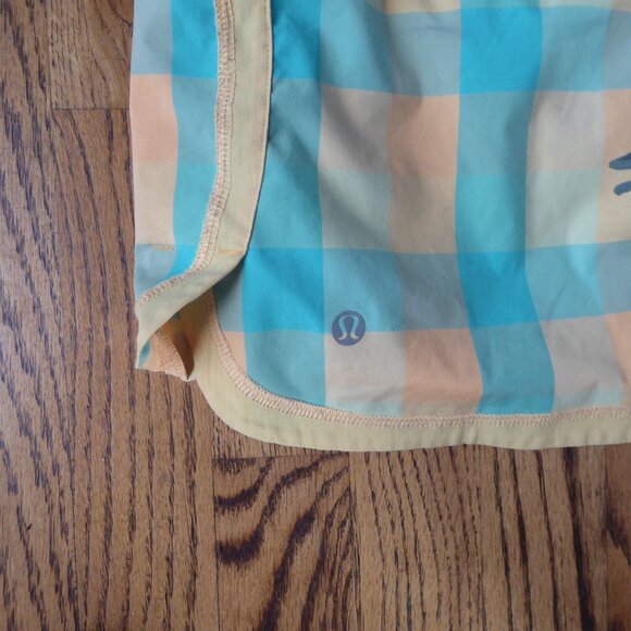 Lululemon plaid speed shorts with drawstring waist Size 6 - Picture 4 of 8
